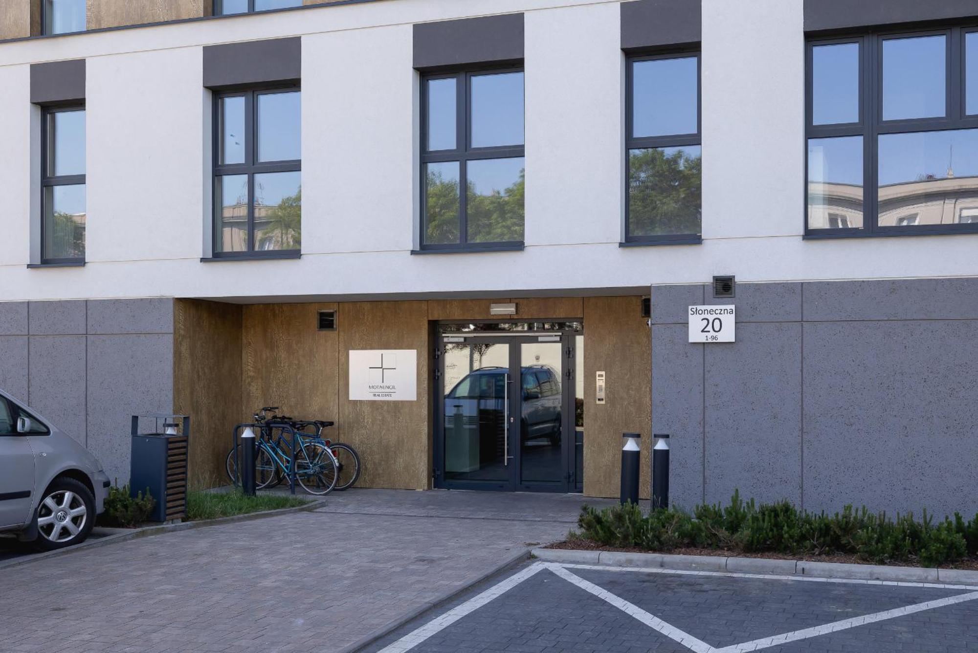 Charming With Parking In By Renters Apartment